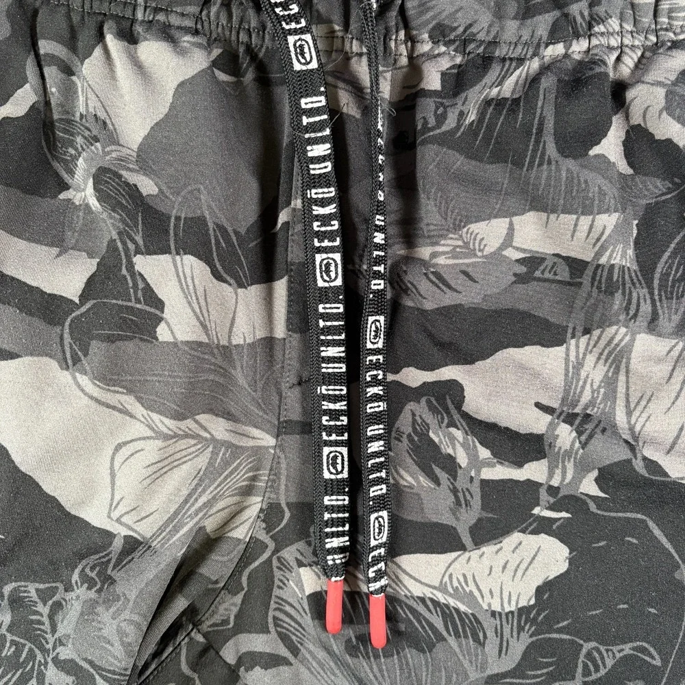 Ecko Unltd Sweats Shorts Mens M Camo Floral Print‎ Urban Fashion Athletic Wear